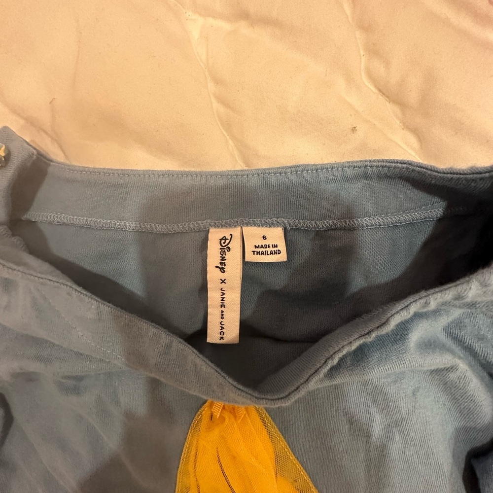 Cute snow white kids blouse, slightly worn , good condition